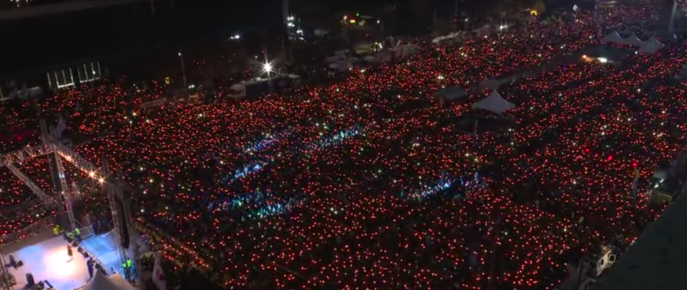 Protestovalo pola miliona Deda Mrazeva!