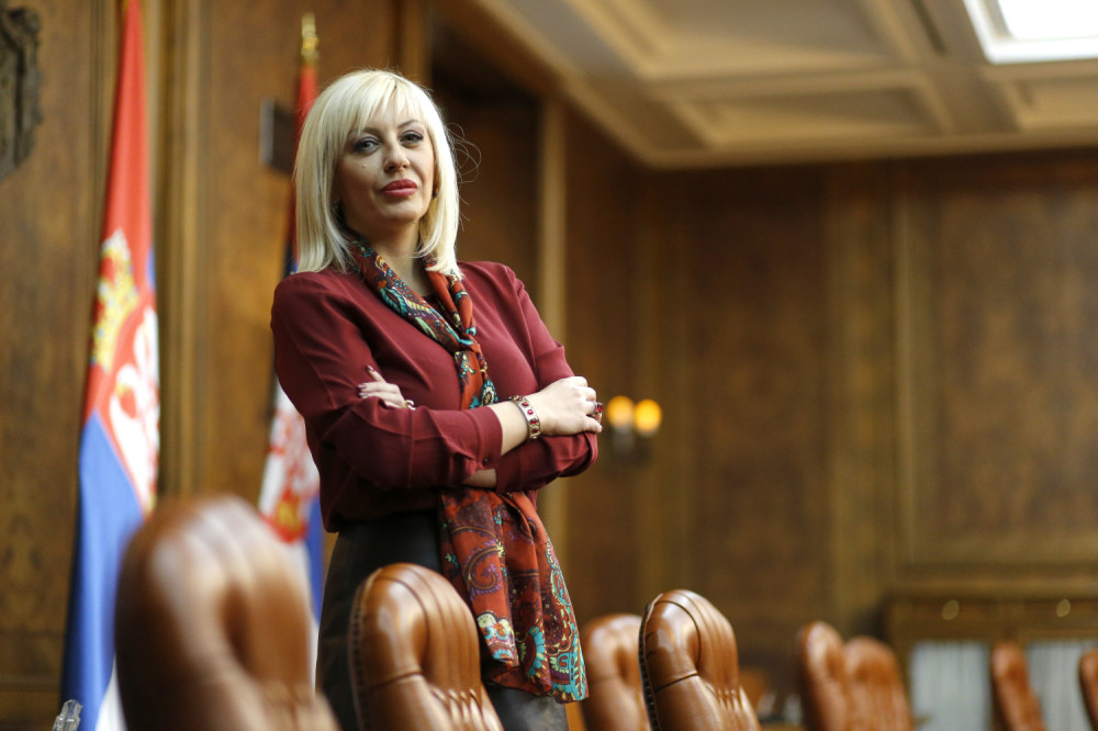 INTERVJU NEDELJE~EU ne ucenjuje Srbiju Rusijom!