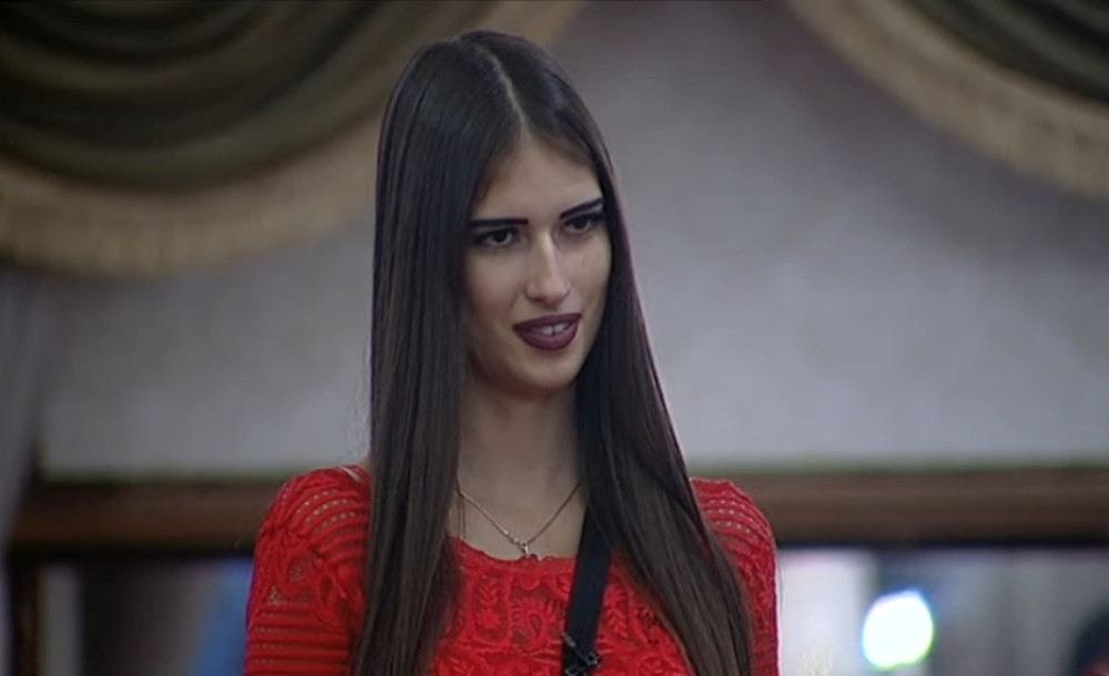 Da li se sećate Sandre Meduze? Sada ima novi identitet - Dama (FOTO)