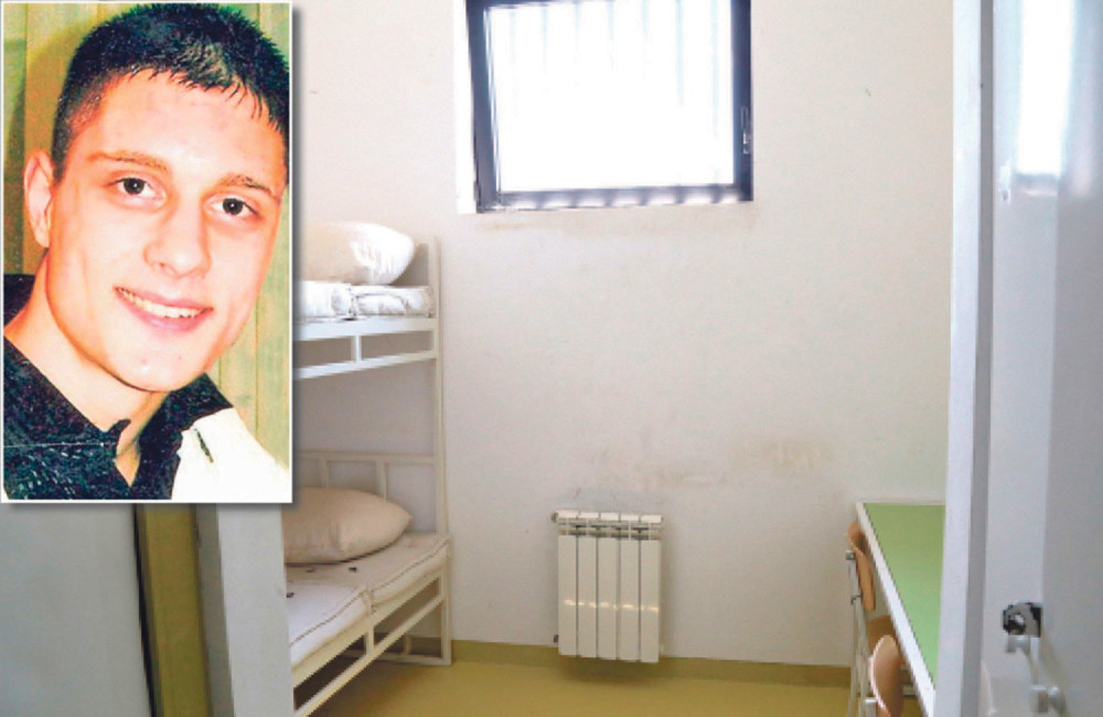 Zaklao cimera, pa mu mrtvom grizao uši!