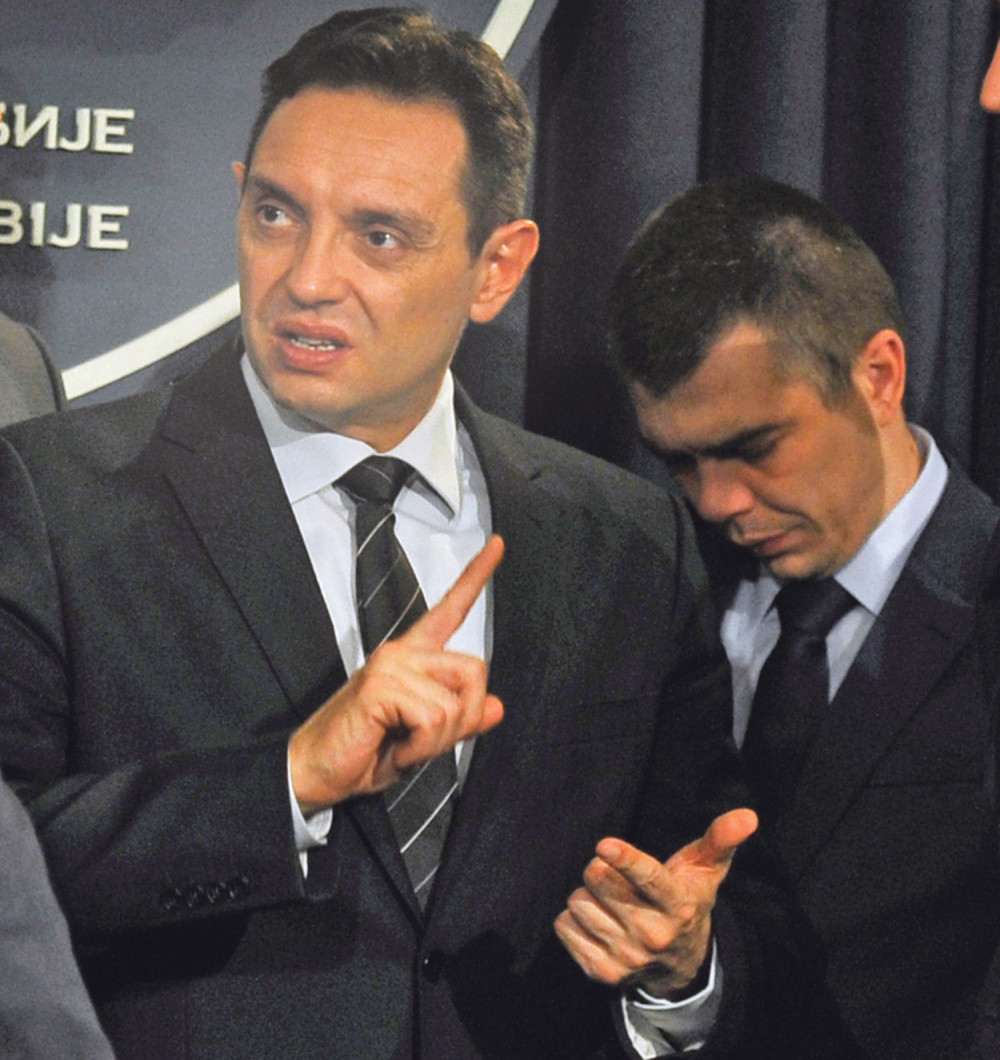 Vulinu kum Jablanović zabio nož u leđa!