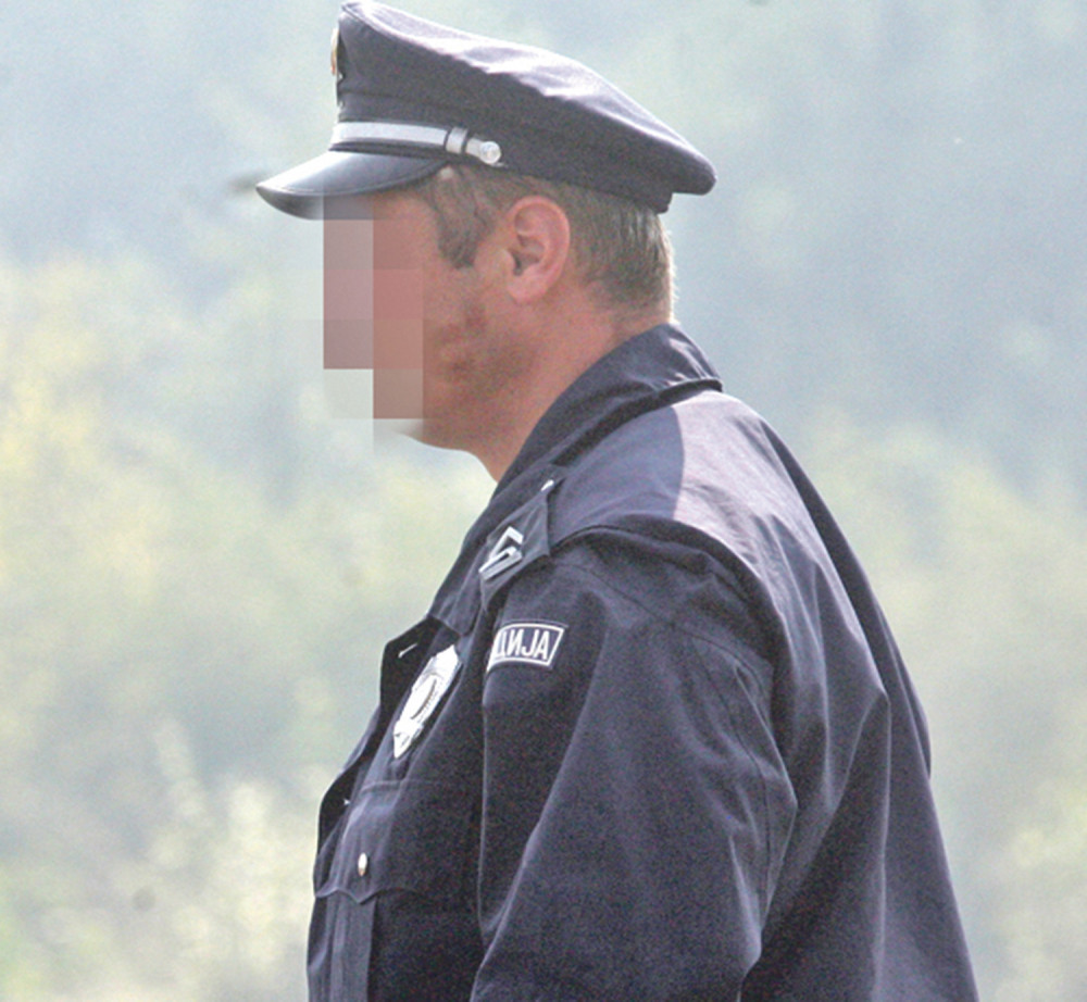 Đakon i inspektor pokušali da obiju poštu?!