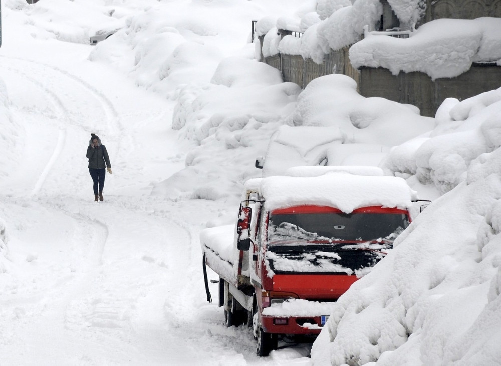 Snežna oluja zatvorila aerodrome!