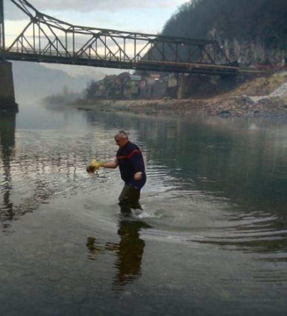 Telo novorođenčeta izvučeno iz Drine! (FOTO)