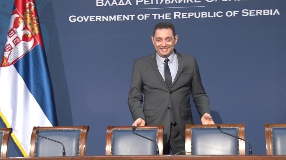 Vulin podelio paketiće bolesnoj deci!