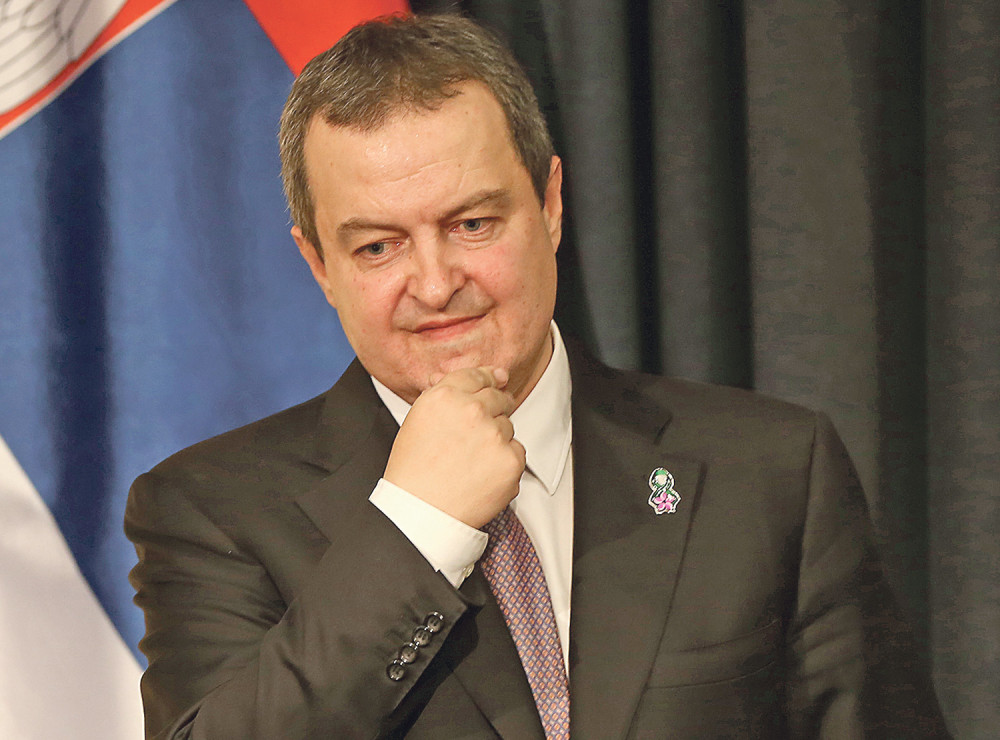 Ambasadori, gledajte svoja posla