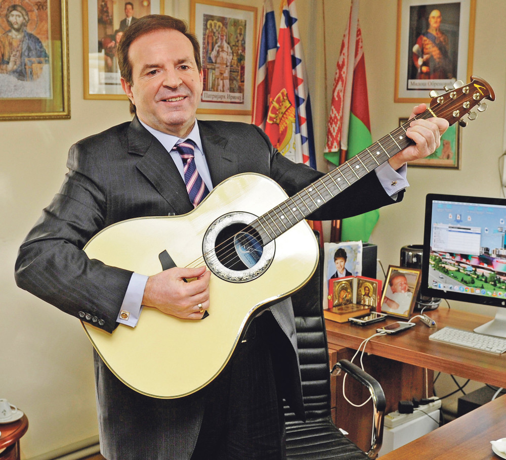 Karić počeo da se šminka (FOTO)