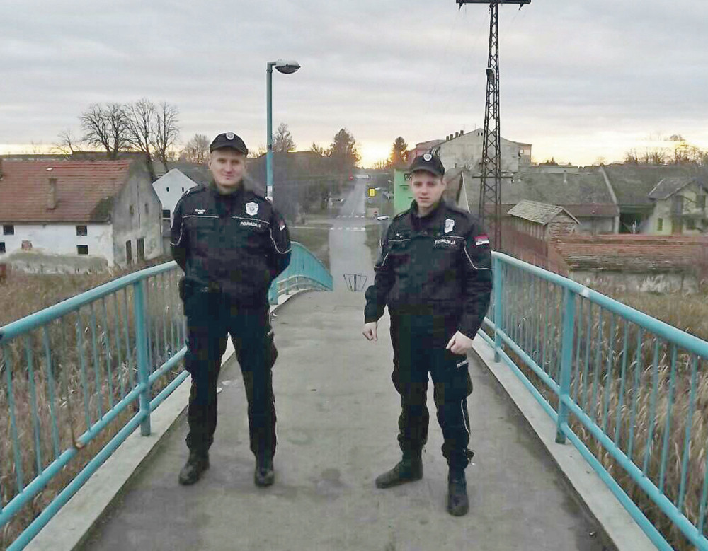 Sprečili ženu da se baci s mosta