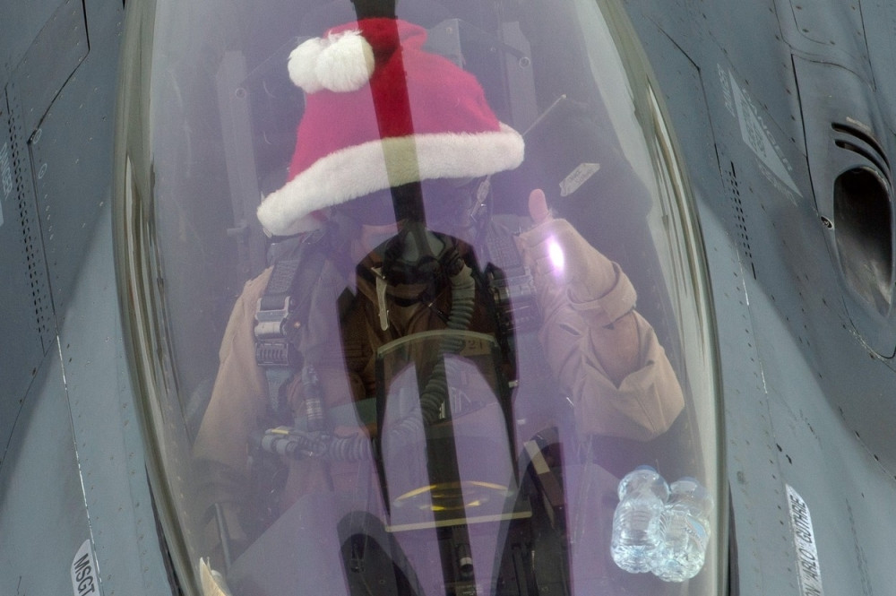 Piloti nosili kape Deda Mraza tokom napada