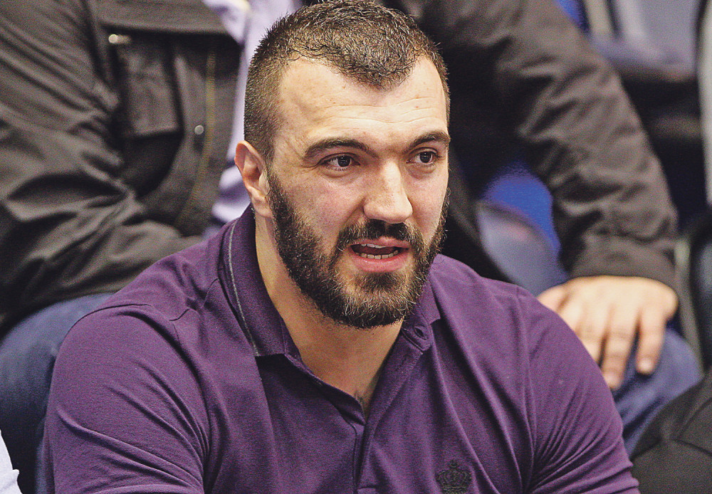 Nikola Peković preuzeo hotelski kompleks na obali mora, a vlasnik je i dve najpopularnije diskoteke u Crnoj Gori! (FOTO/VIDEO)