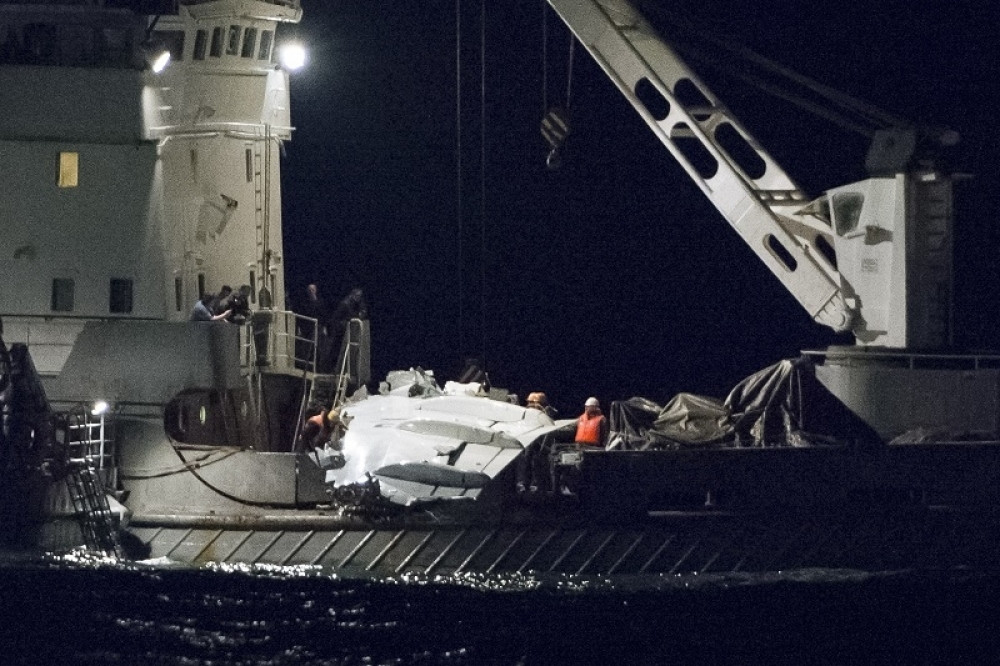 Pronađena i druga "crna kutija", izvučeno 17 tela!