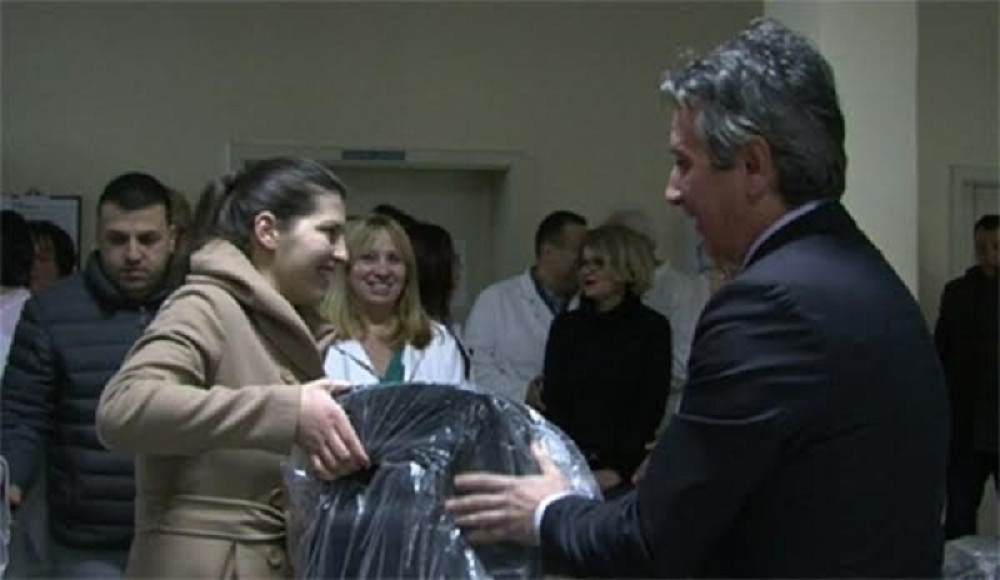 Bebe iz Vranja dobile poklone (FOTO)