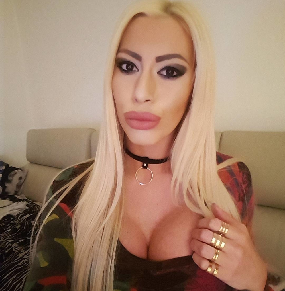 Mimi Oro jedva sakrila bujne grudi!