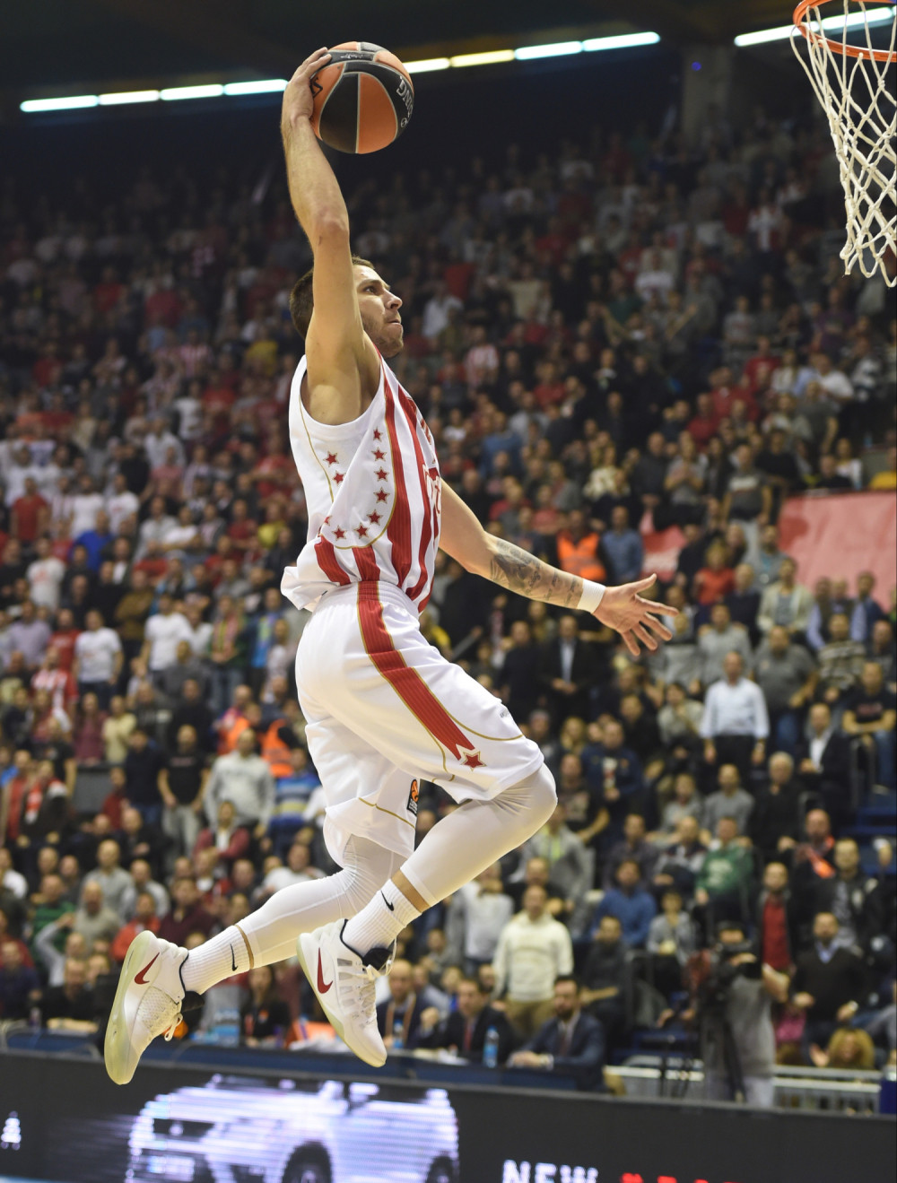 Zvezda očerupala i Baskoniju!