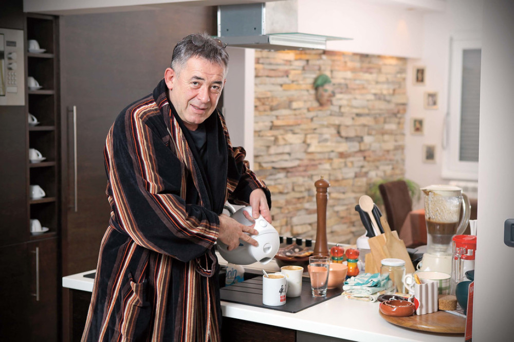 Zavirite u luksuzni stan Mime Karadžića! (FOTO)