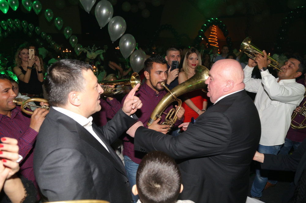 Palma hoće pesmu, ali ne da bakšiš! (VIDEO)