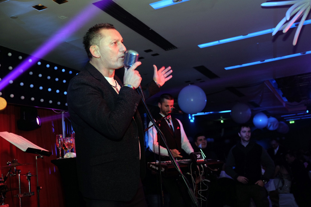 Kad Šako zapeva, poznati padaju u trans (VIDEO)