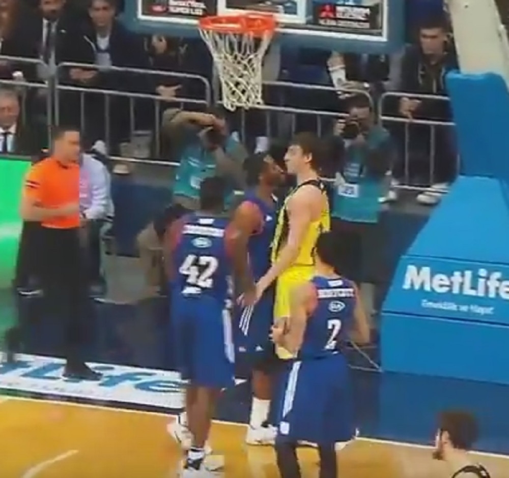 Pošibali se Braun i Veseli (VIDEO)