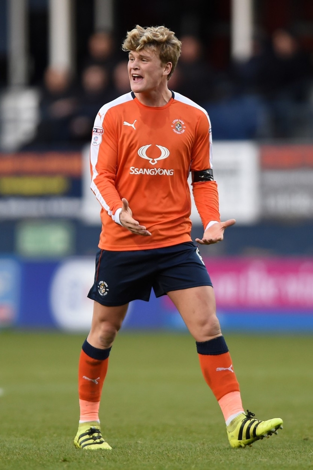 Dobio žuti karton jer su mu slomili nogu (FOTO)