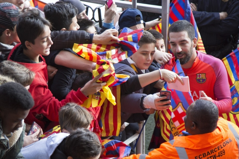 Barsin trening posmatralo 10.000 navijača (VIDEO)