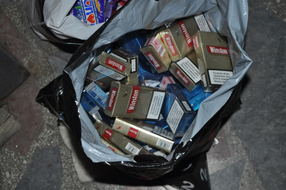 Policija zatekla lopove u prodavnici