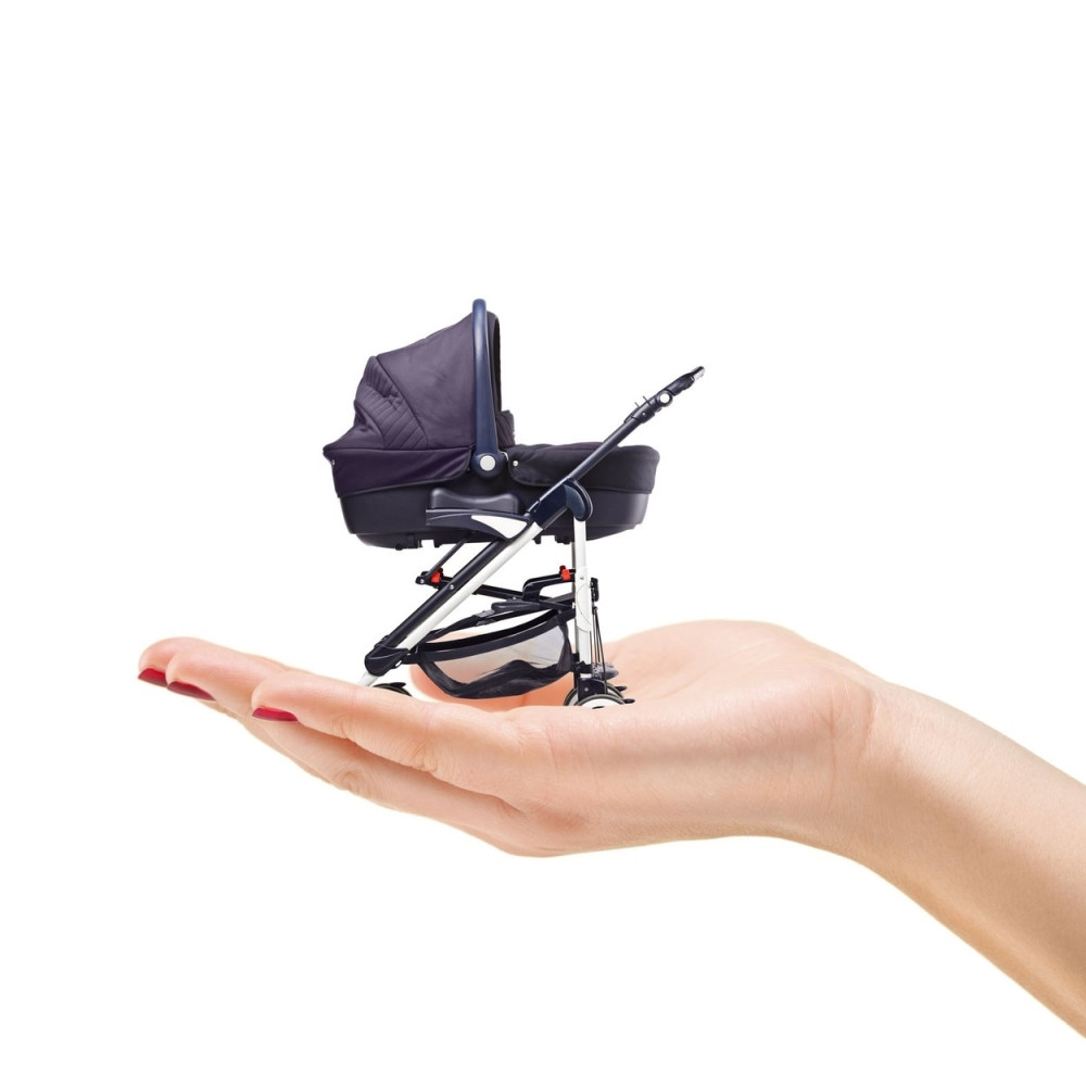 Naš pevač postaje tata, a reakcija njegove bake je urnebesna (VIDEO)