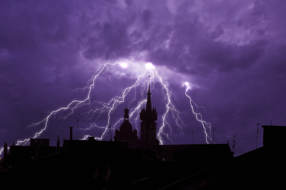 Bežite što dalje sa OTVORENOG prostora, a ako ipak osetite TRNCE u telu, samo vam jedna stvar može sačuvati život!