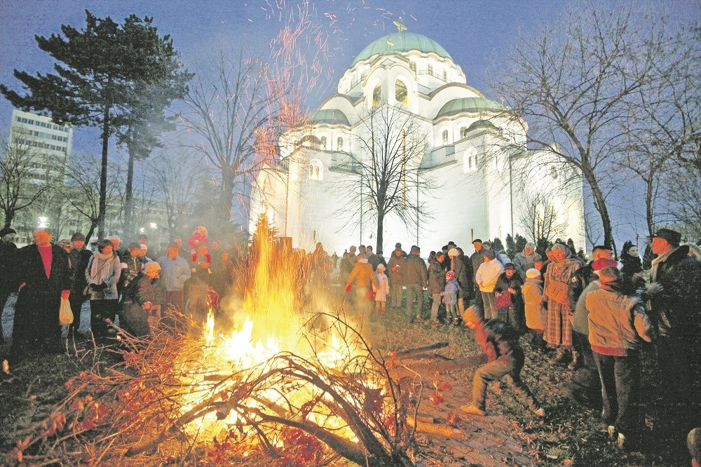 Hristos se rodi, sve ljude srodi!