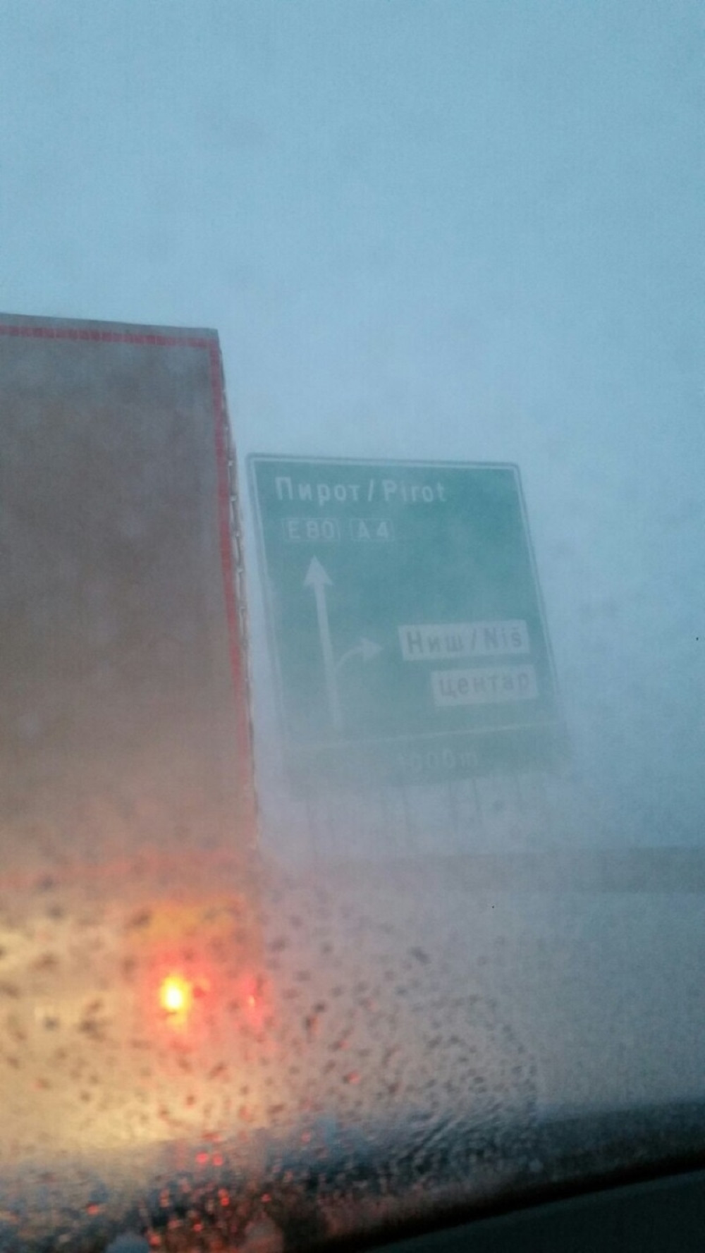 Deca zarobljena u kolima kod Niša (FOTO i VIDEO)