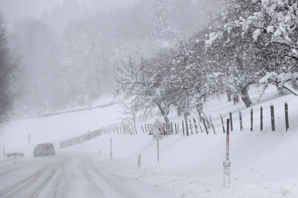 Sneg paralisao Evropu, devet žrtava
