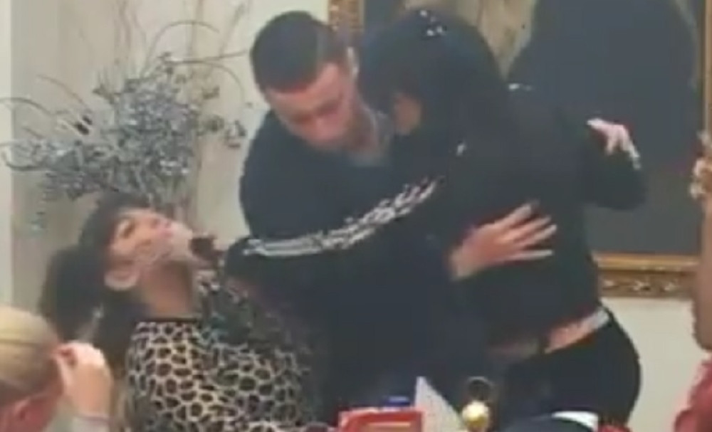 NEVIĐENI UŽAS U PAROVIMA, LETELI STOLOVI I PIKSLE! Klošarko, ovde je naš kraj, ti i ja smo završili, smeće jedno!