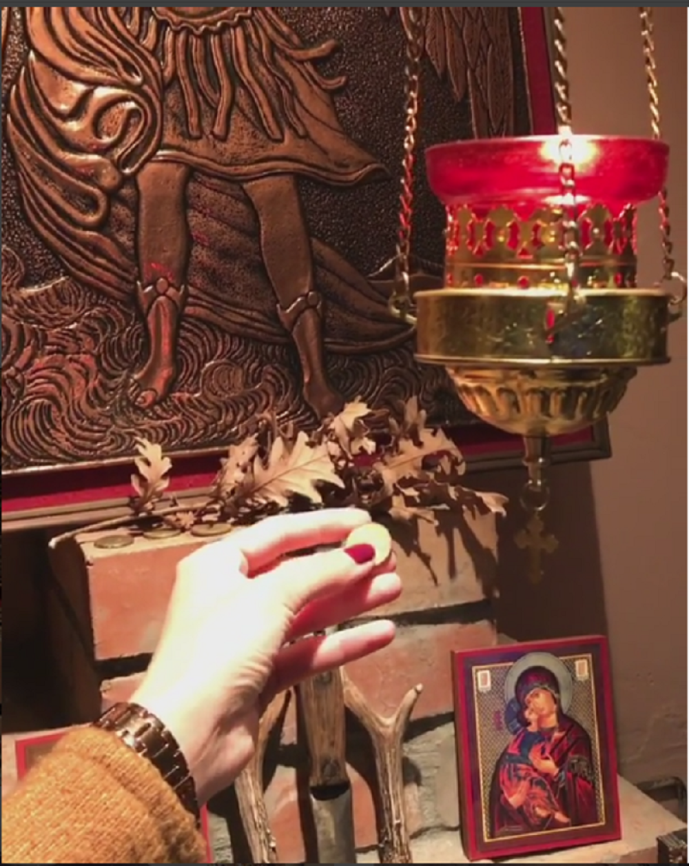 Bojana izvukla novčić iz česnice!