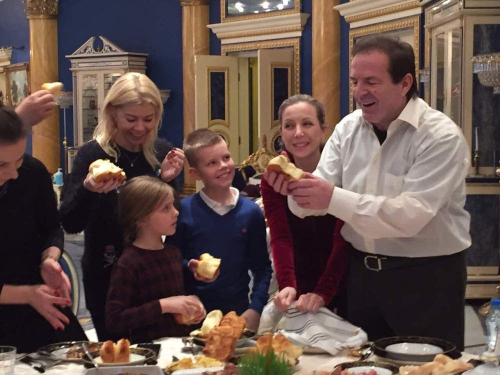 Bogoljub izvukao novčić iz česnice