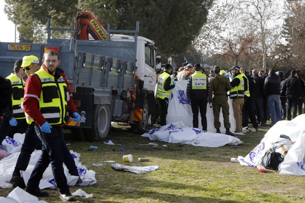 Novi teroristički napad kamionom, vozač ubijen! (VIDEO)
