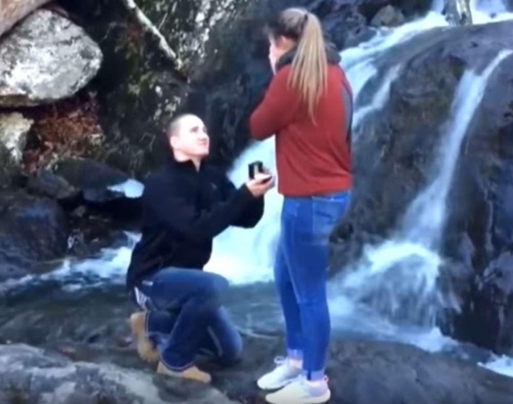 I pored neverovatnog malera rekla je DA (VIDEO)