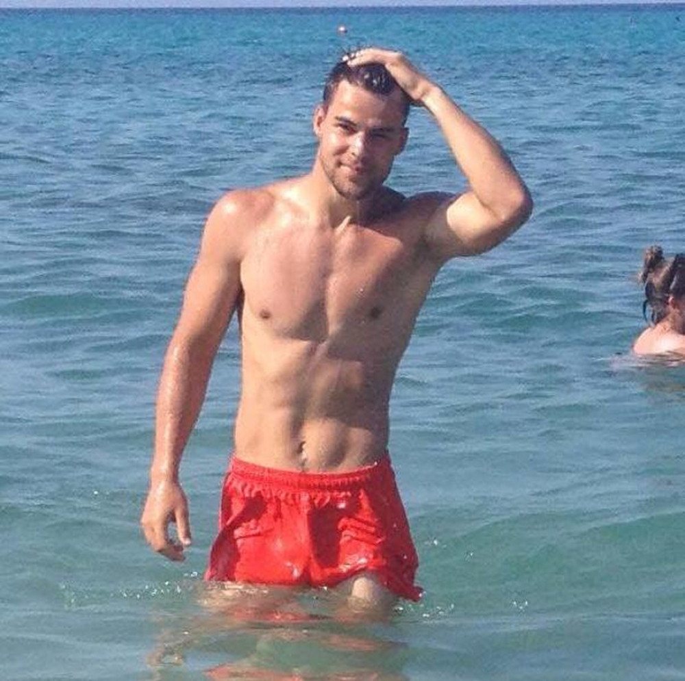 Pogledajte golišavog sveštenika u novom izdanju (FOTO)