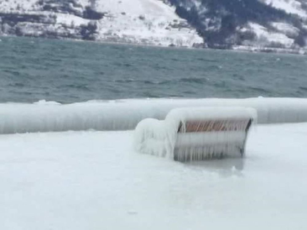 Zaledili se Dunav i kej u Donjem Milanovcu (FOTO)