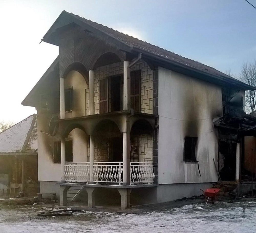 Ostali bez kuće na Božić (FOTO)