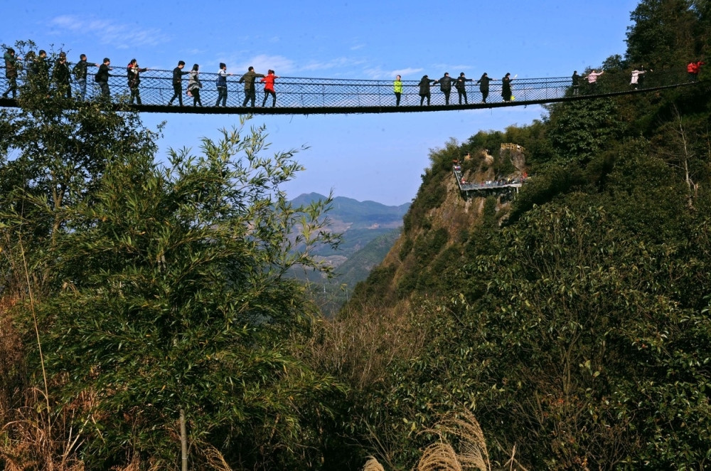Pao viseći most, izginula deca!