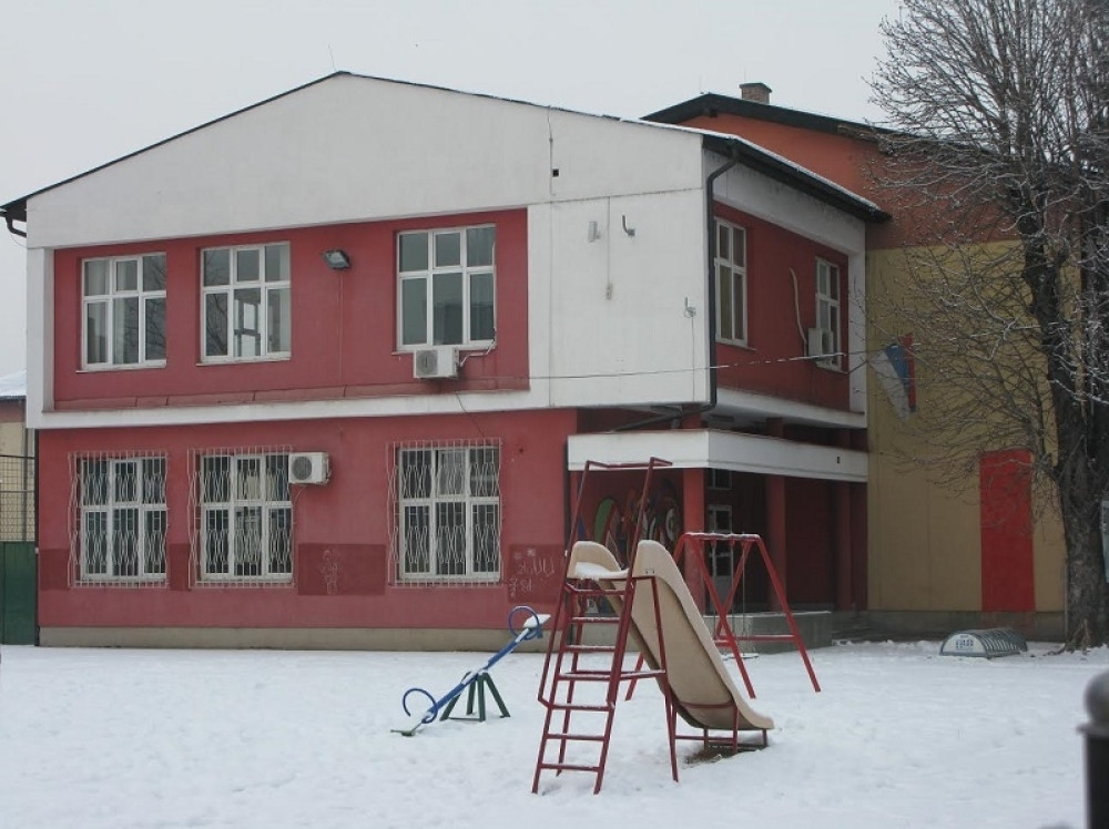 Đaci kreću u školu, uprkos gripu!