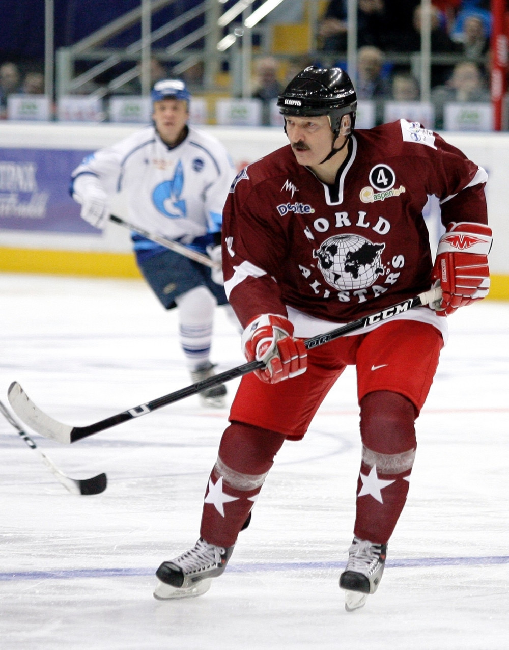 Lukašenko igrao hokej sa njim, a on pozitivan na COVID-19!