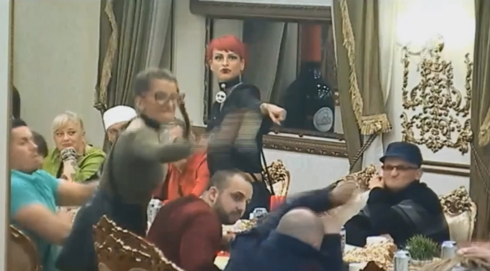 Pala krv u "Parovima"! (VIDEO)