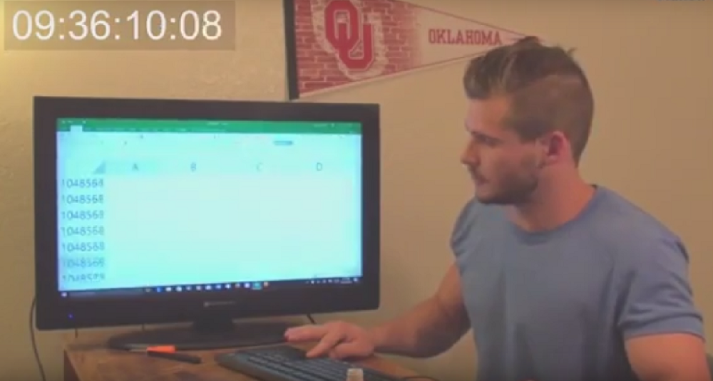 Držao prst na tastaturi devet sati! (VIDEO)