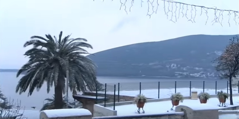 Pogledajte Herceg Novi pod snegom (VIDEO)