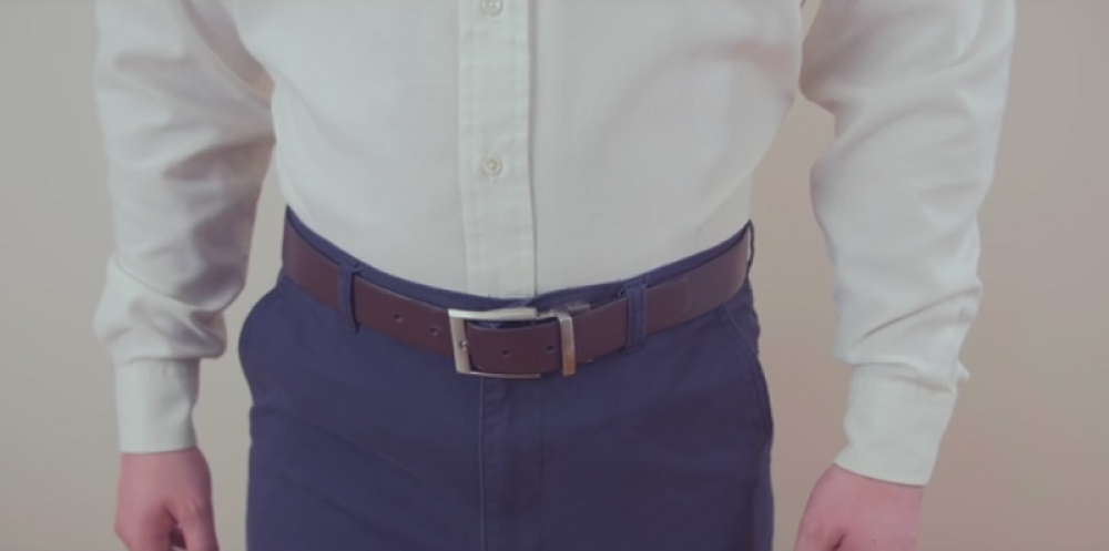 Ovako vam se košulja neće izvlačiti iz pantalona (VIDEO)