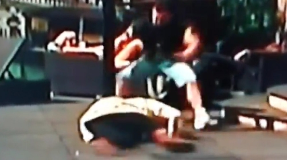 Ove zvezde su "poljubile pod" (VIDEO)