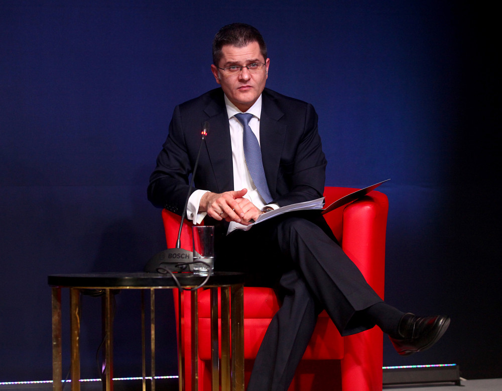 Vuk Jeremić se ponizno zahvalio NATO generalu!