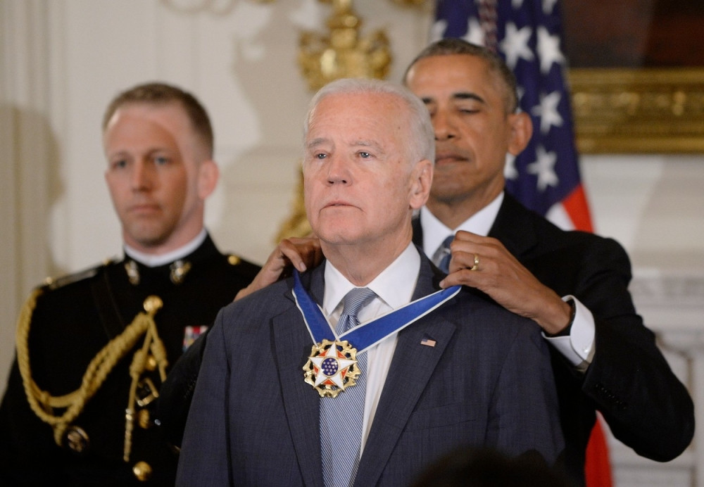 Bajden odlikovan, pa zaplakao (VIDEO)