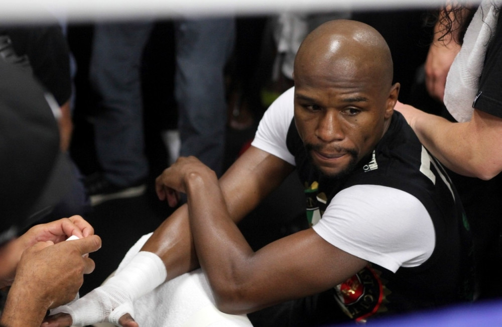 UFC šampion "dirnuo" Mejvederovu devojku (FOTO)