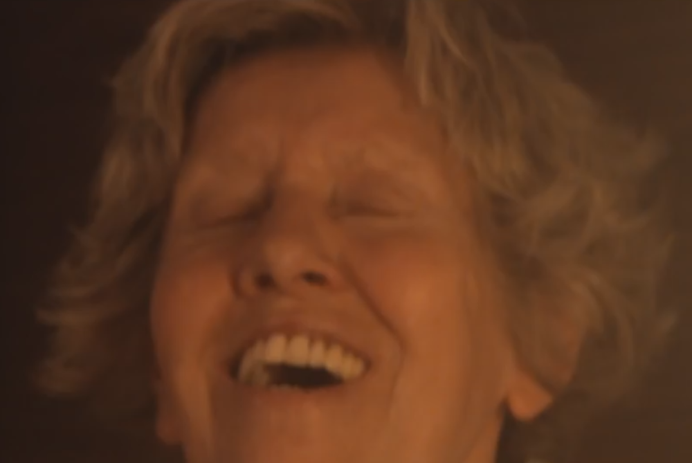 Izvini, dete, što gledaš golu babu